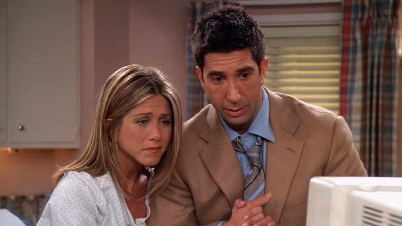 Ross and Rachel look at an ultrasound in Friends.