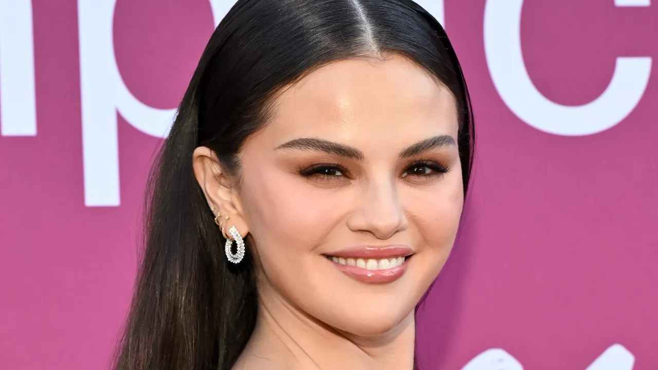 Selena Gomez’s $ 12 Nail Gloss Is the Ultimate Autumn Classic– See the Photos