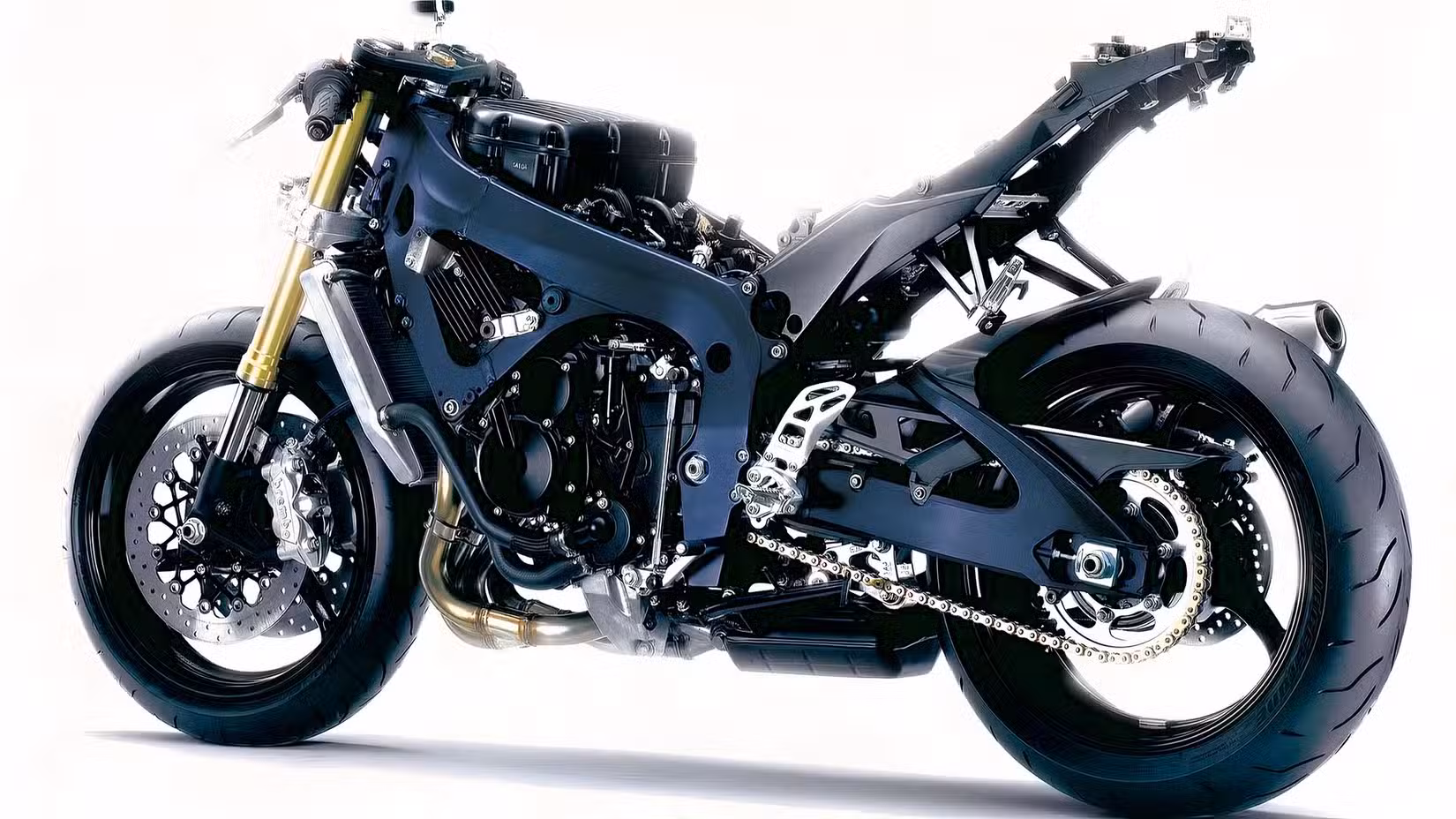 Suzuki GSX-R750 chassis studio shot