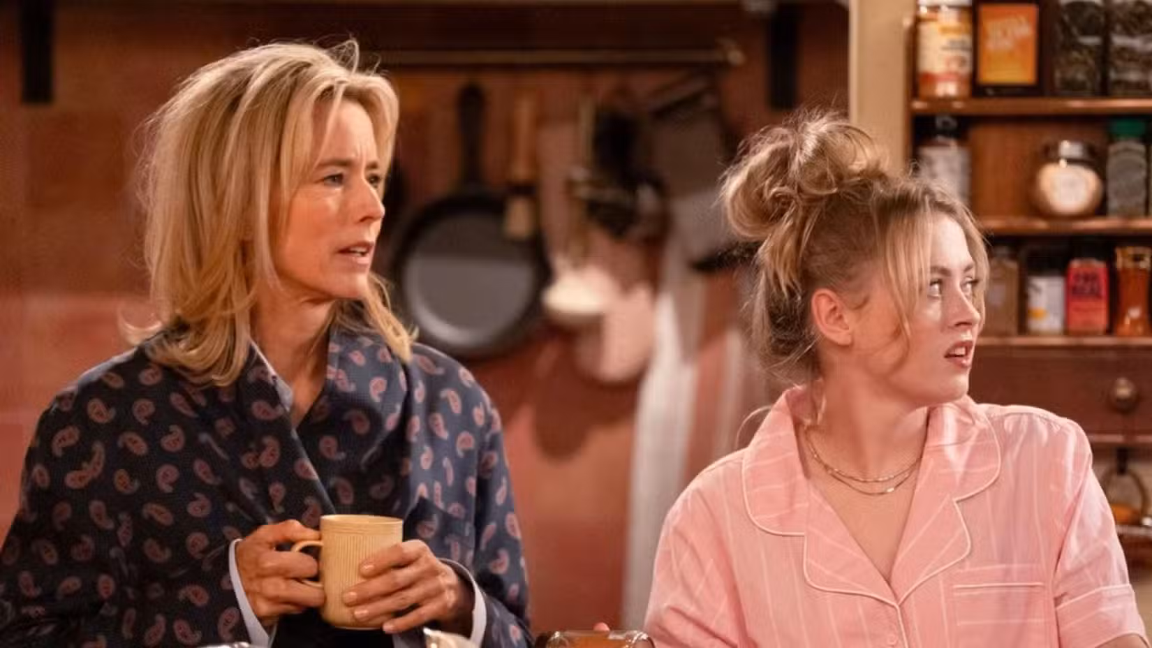 Tea Leoni and Emma Meisel in Newlyweds