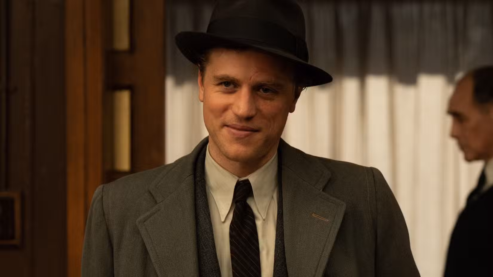 Johnny Flynn as Francis in The Outfit (2022)
