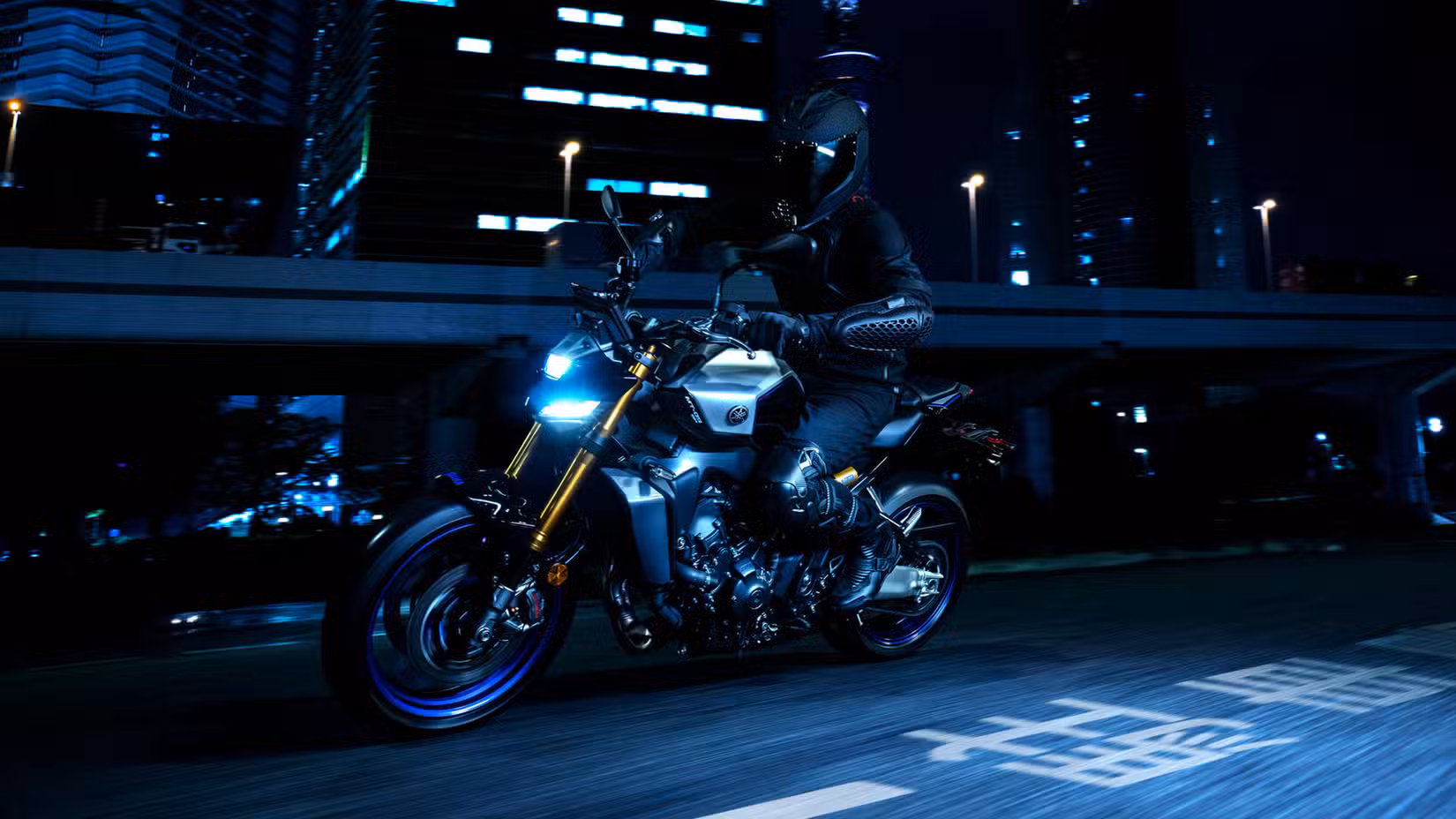 An action shot of the Yamaha MT-09 SP in the city