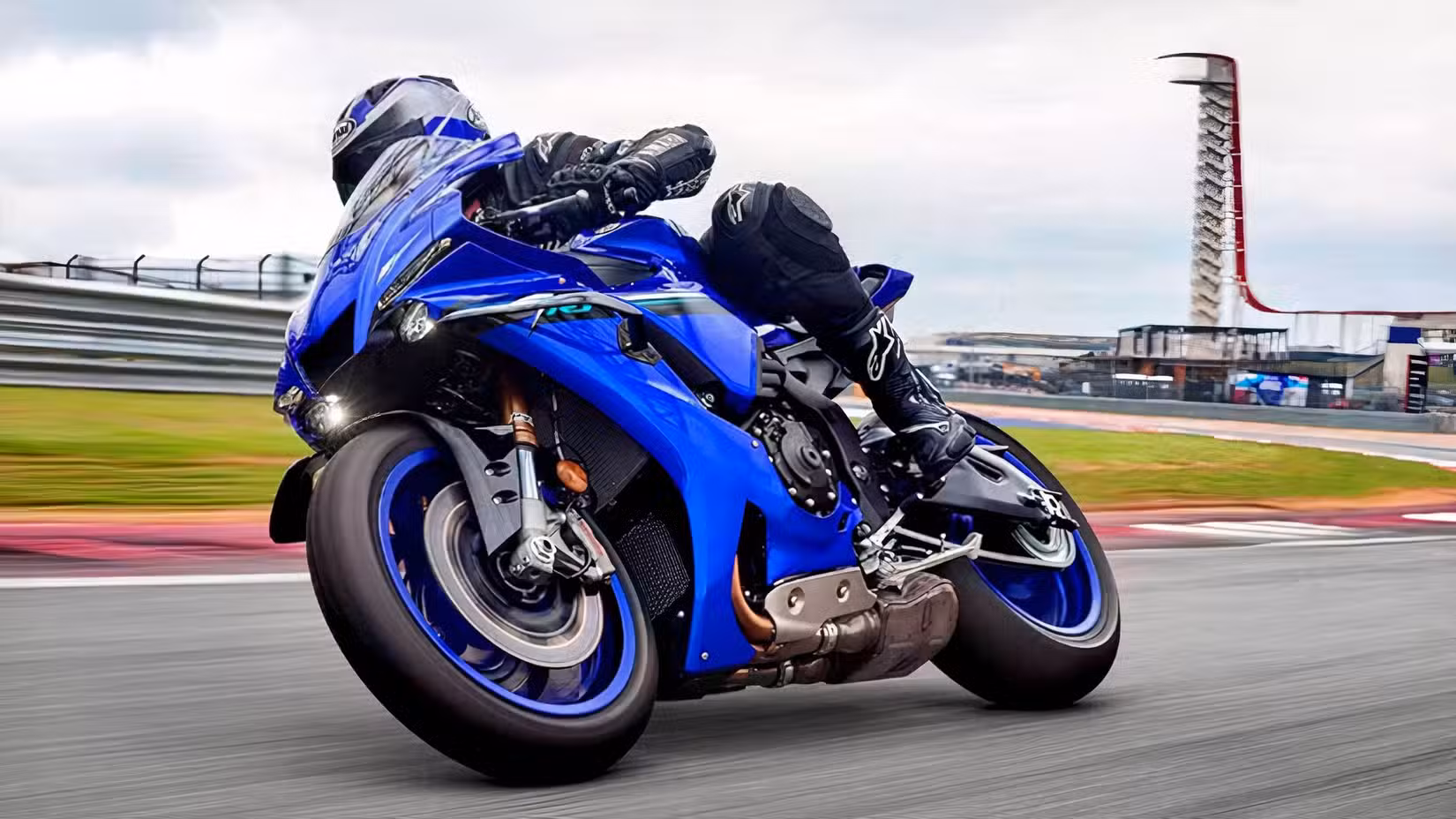 Yamaha YZF-R1 taking a corner on the track