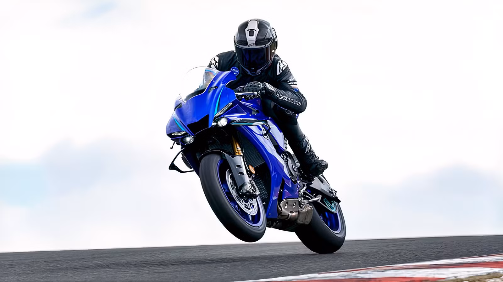 The Inline-Four Sport Bike That Refuses To Feel Outdated
