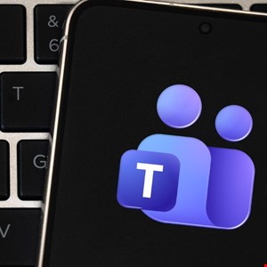 Attackers Exploit Teams External Chat to Breach Organizations in Under