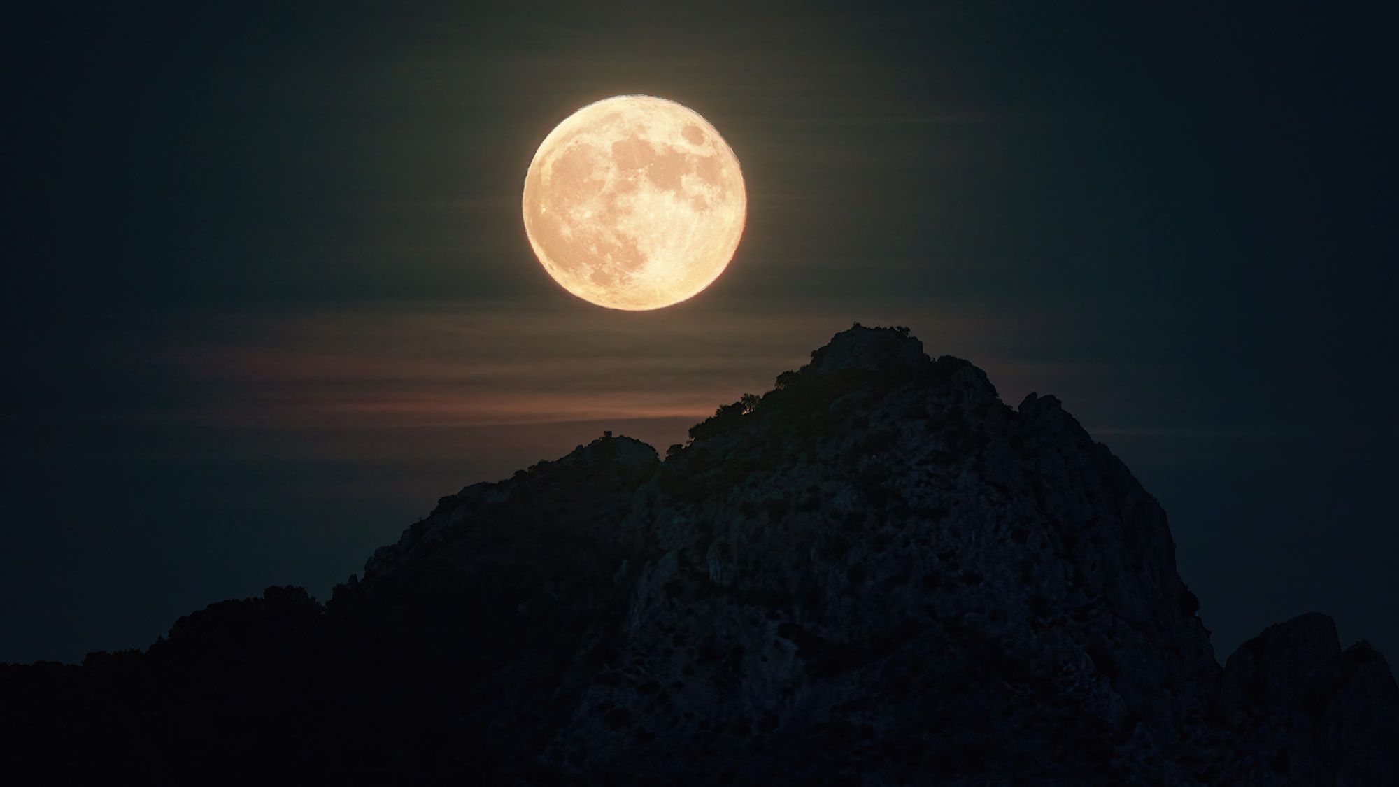 Watch the full Hunter’s Moon rise this weekend before 4 back-to-back ‘supermoons’ head our way