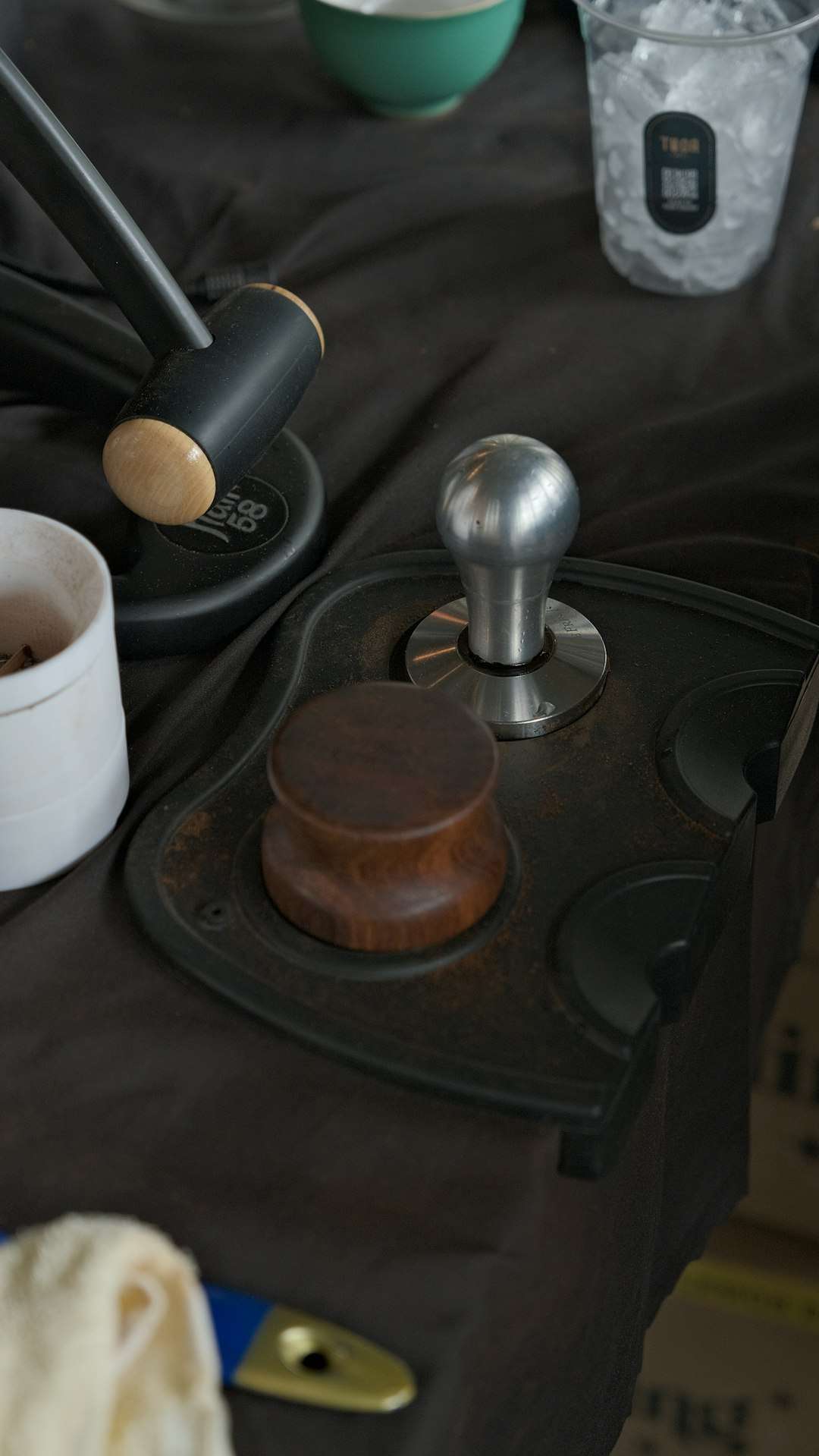 How Many Cups Are in a Gallon? Google Calculator vs Siri for Quick Conversions