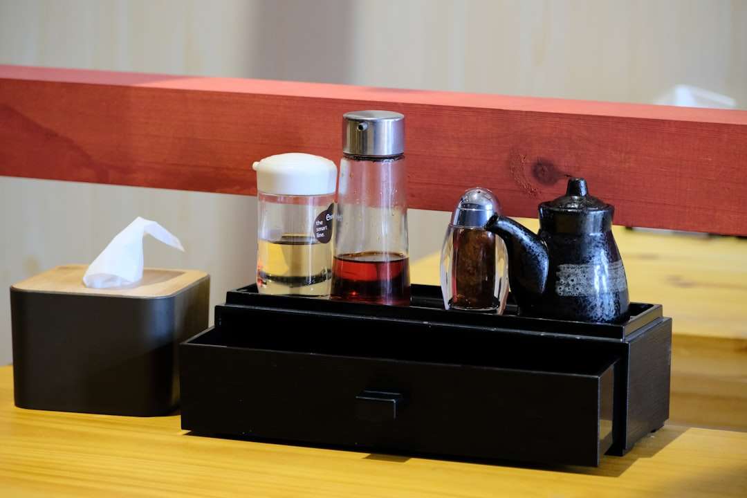 How Many Cups Are in a Gallon? Google Calculator vs Siri for Quick Conversions