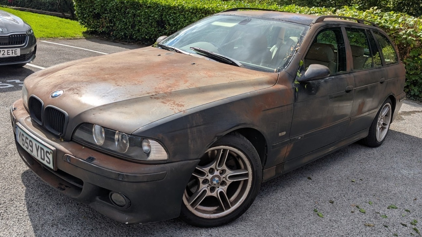This V8-Powered E39 BMW 5-Series Touring Is Not As Decayed As It Seems